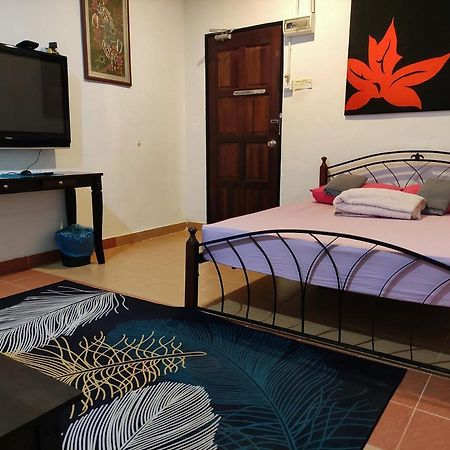 Kencana Guest House Pantai Cenang  Esterno foto